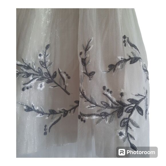 Heirlooms by Polly Flinders Embroidered Tulle Tunic Top - Picture 4 of 4